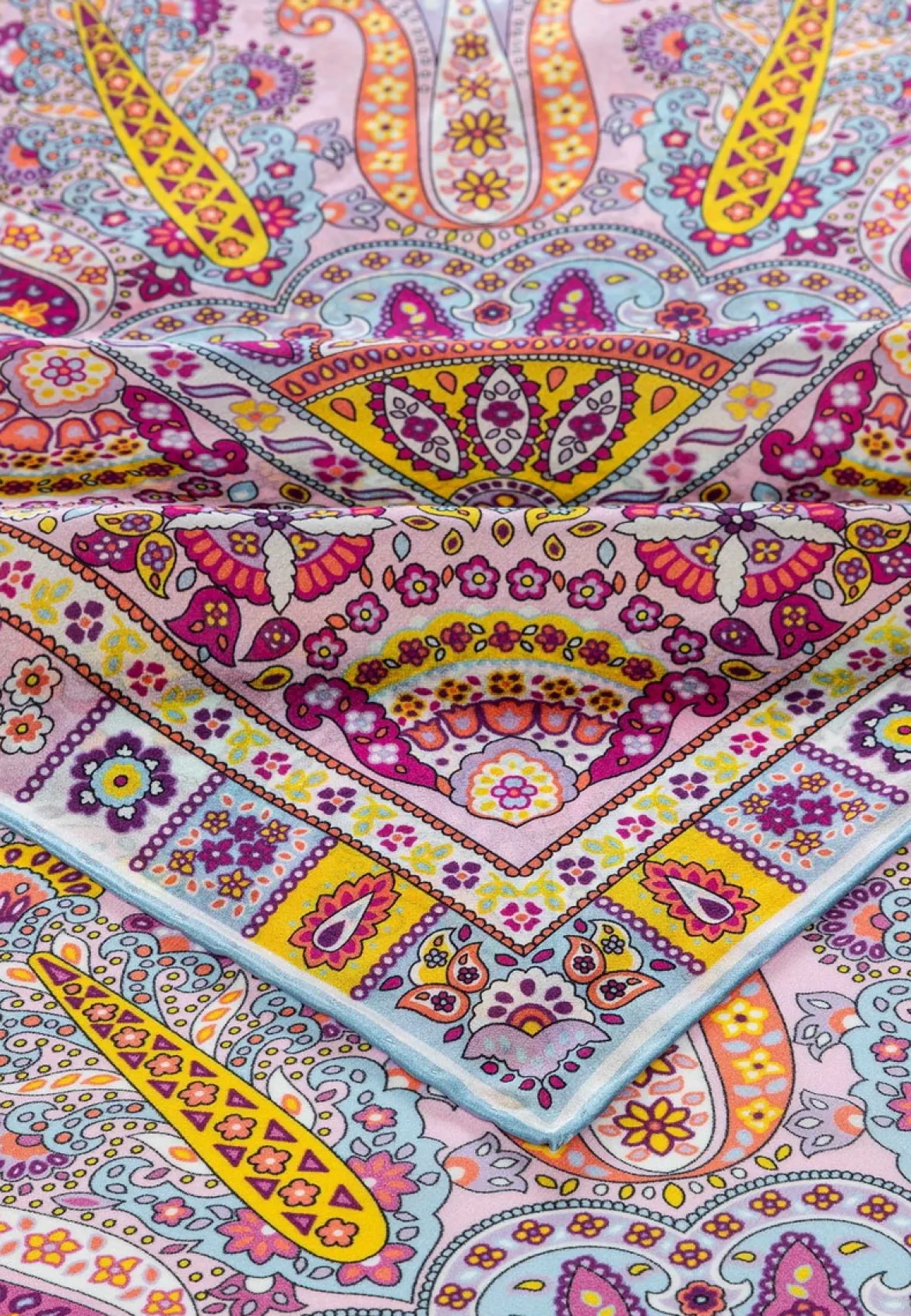 Circular Paisley 140x140 - multi pastel (beige)